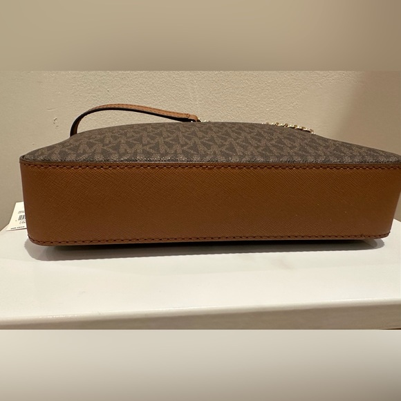 Michael Kors Large EW Jet Set Crossbody- Brown & Tan NWT - Picture 13 of 16